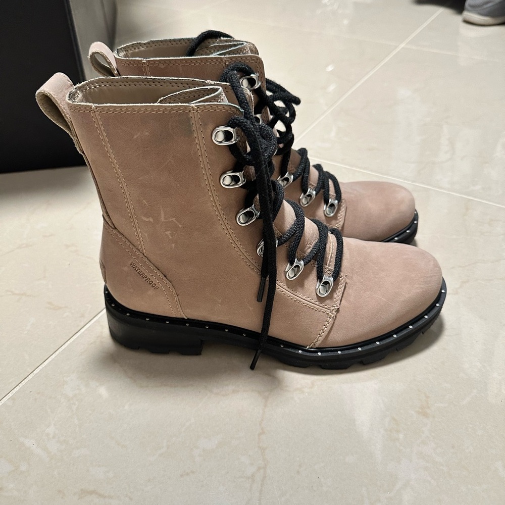 Sorel boots. Size 8